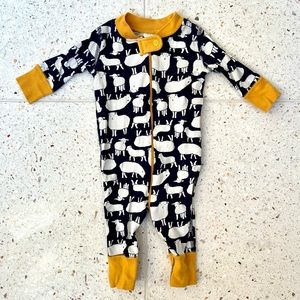 Hanna baby/infant 0-3 months pajamas in a cute sheep print